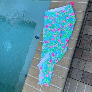 NWT Disney Parks x Lilly Pulitzer Mickey & Minnie Weekender Leggings Medium